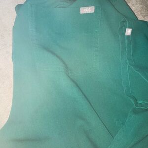 Figs Green Technical Collection Top w/matching bottoms